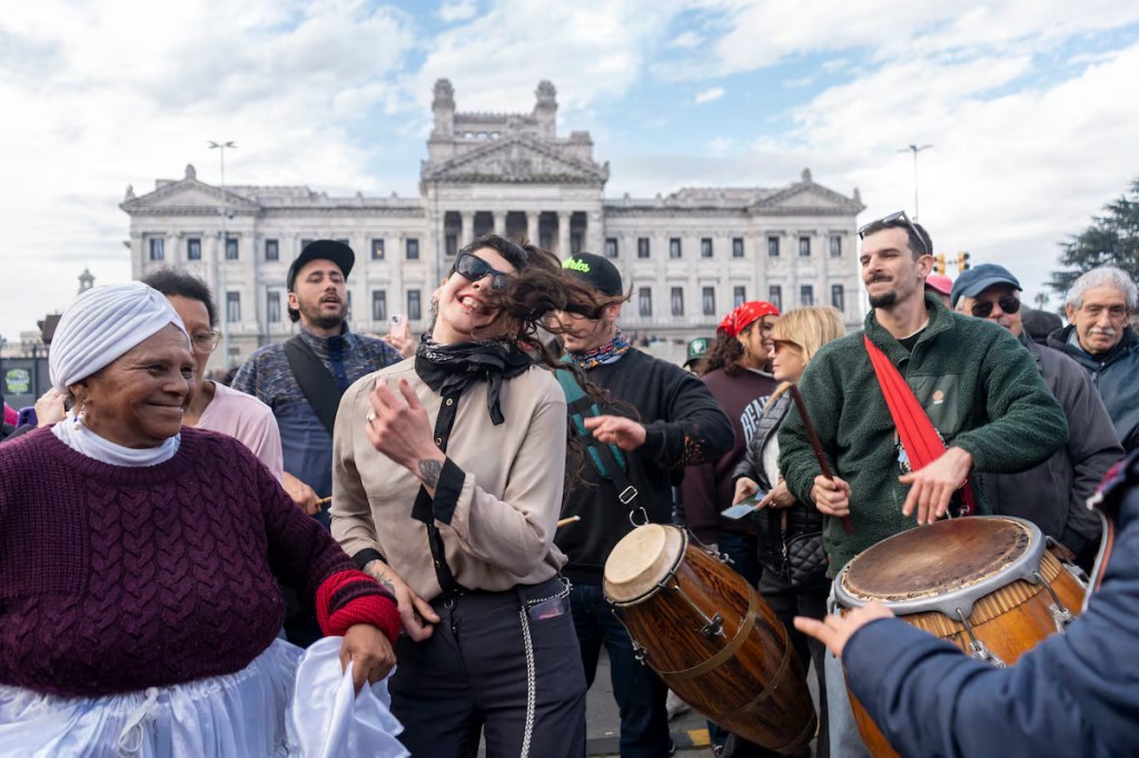 Música, emoción y una bandera de Peñarol para despedir a Rubén&nbsp;Rada